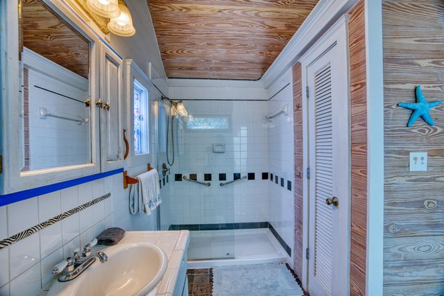 611 Grinnell St Apt 4, Key West, FL 33040