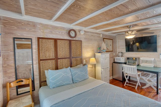 611 Grinnell St Apt 4, Key West, FL 33040