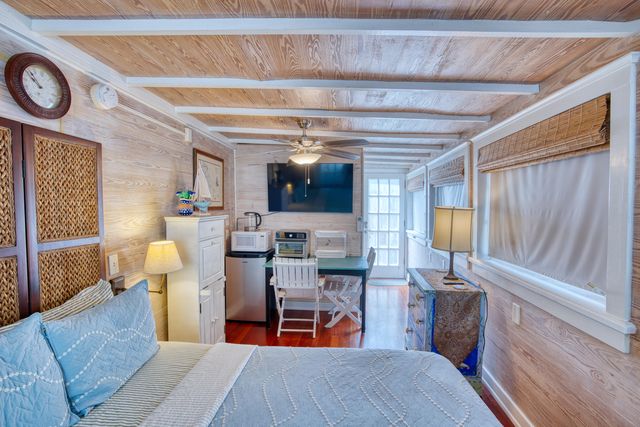 611 Grinnell St Apt 4, Key West, FL 33040