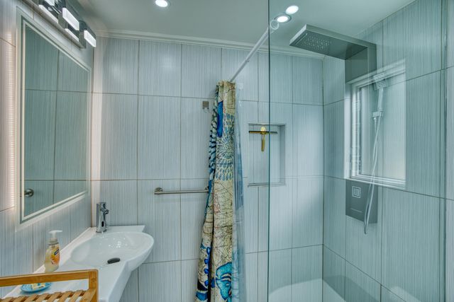 611 Grinnell St Apt 4, Key West, FL 33040