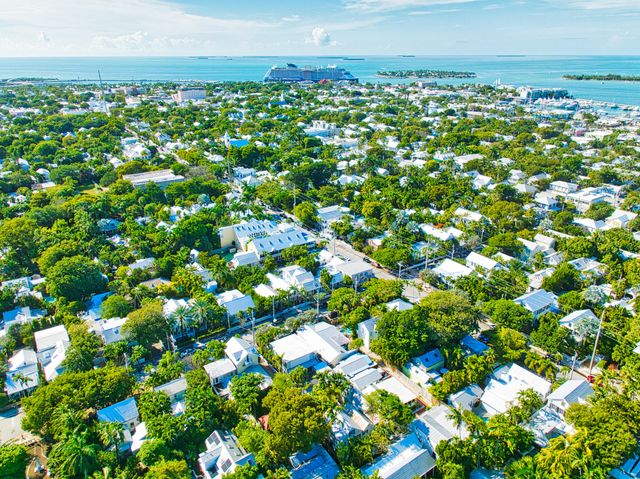 611 Grinnell St Apt 4, Key West, FL 33040