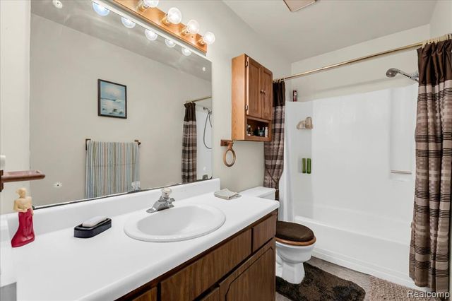 6332 Windham Place, Grand Blanc, MI 48439