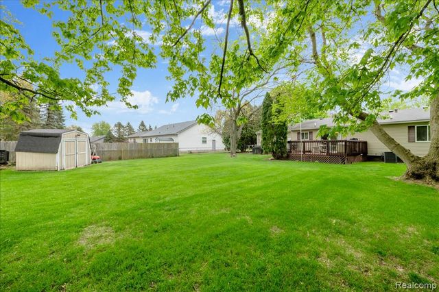 6332 Windham Place, Grand Blanc, MI 48439