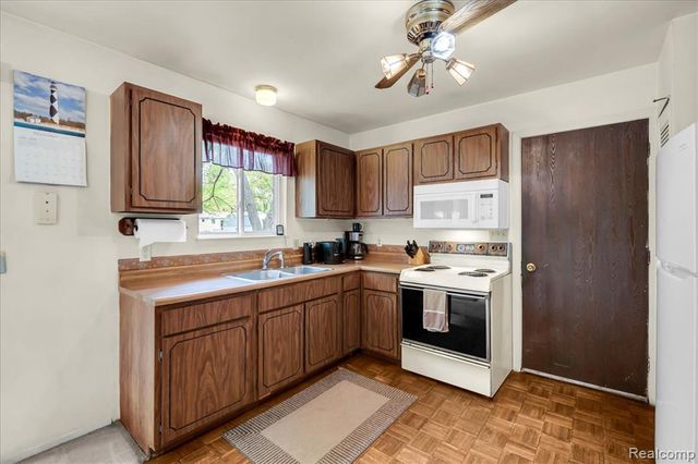 6332 Windham Place, Grand Blanc, MI 48439