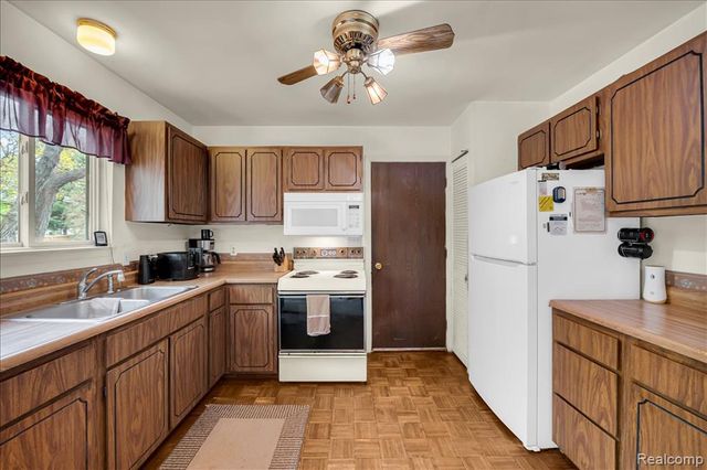 6332 Windham Place, Grand Blanc, MI 48439