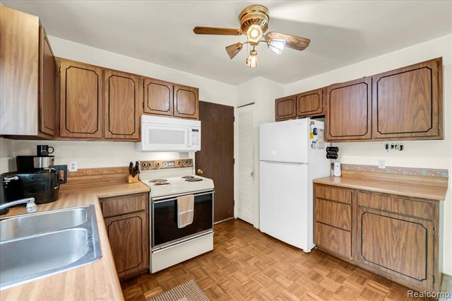 6332 Windham Place, Grand Blanc, MI 48439
