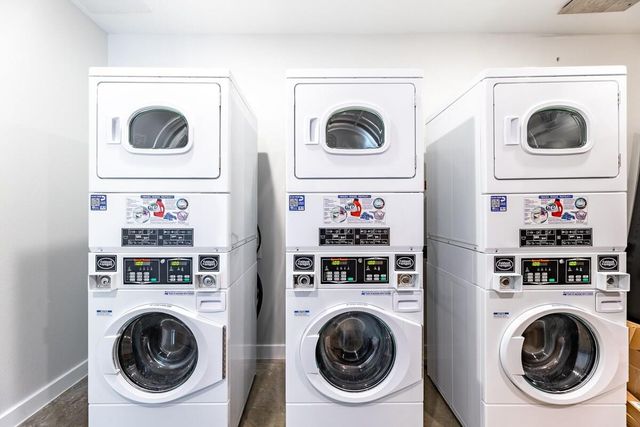 49 Navasota ST 201, Austin, TX 78702