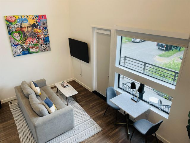 49 Navasota ST 201, Austin, TX 78702