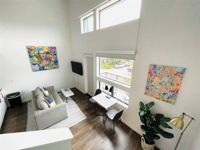 49 Navasota ST 201, Austin, TX 78702