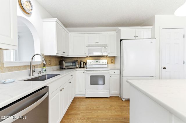 111 Bay Tree Circle, Hampstead, NC 28443