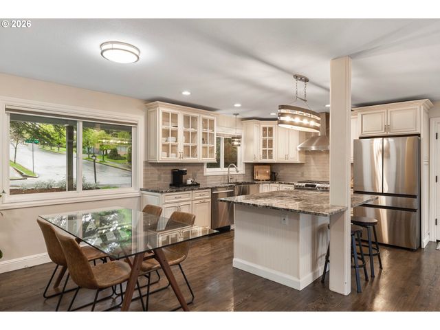 10410 Sw WASHINGTON St, Portland, OR 97225