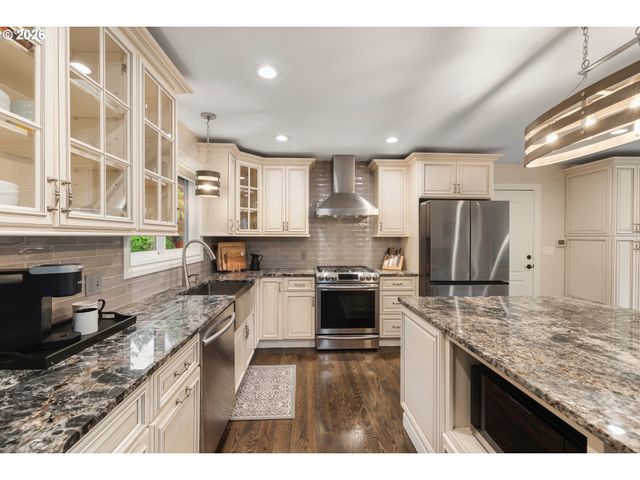 10410 Sw WASHINGTON St, Portland, OR 97225