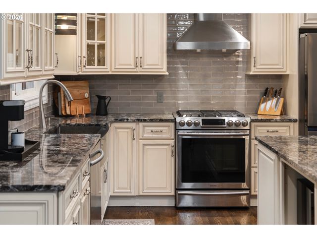 10410 Sw WASHINGTON St, Portland, OR 97225