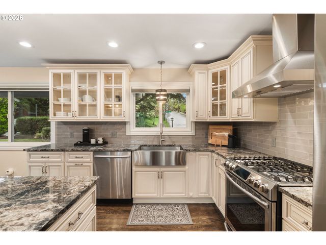 10410 Sw WASHINGTON St, Portland, OR 97225