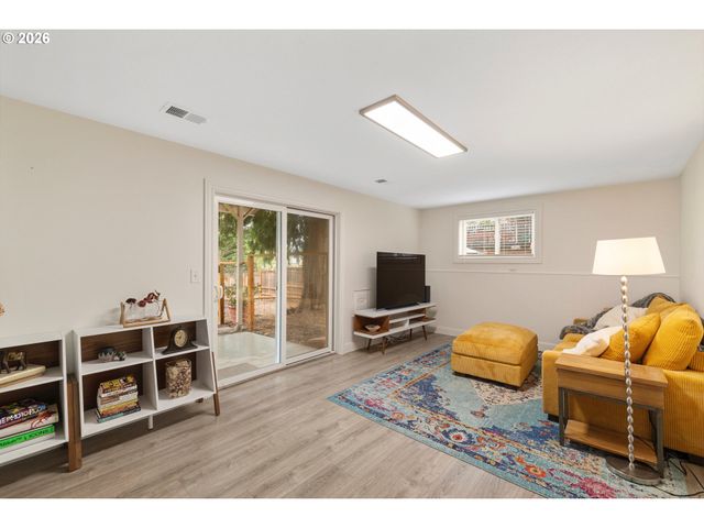 10410 Sw WASHINGTON St, Portland, OR 97225