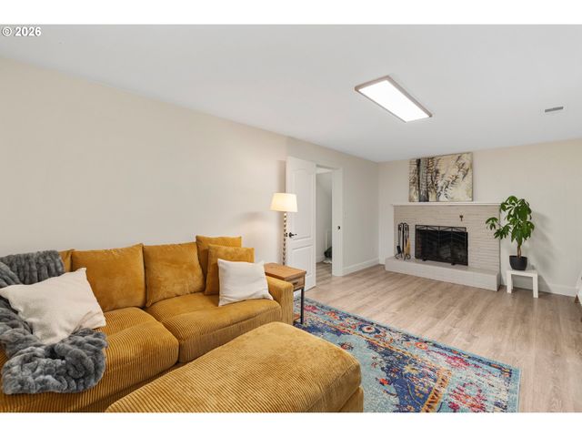 10410 Sw WASHINGTON St, Portland, OR 97225