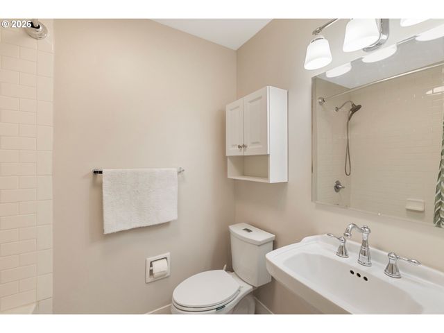 10410 Sw WASHINGTON St, Portland, OR 97225