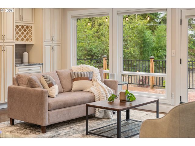 10410 Sw WASHINGTON St, Portland, OR 97225