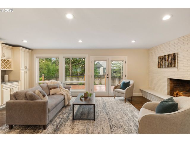 10410 Sw WASHINGTON St, Portland, OR 97225