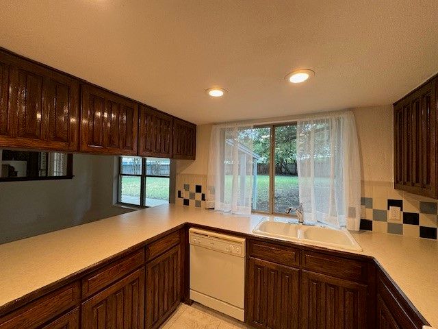 3024 Barrington Place NE, Arlington, TX 76014