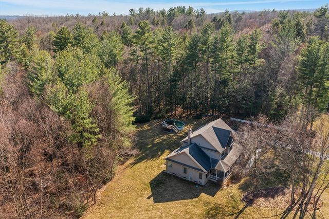 12 Golden Cir, Southampton, MA 01073