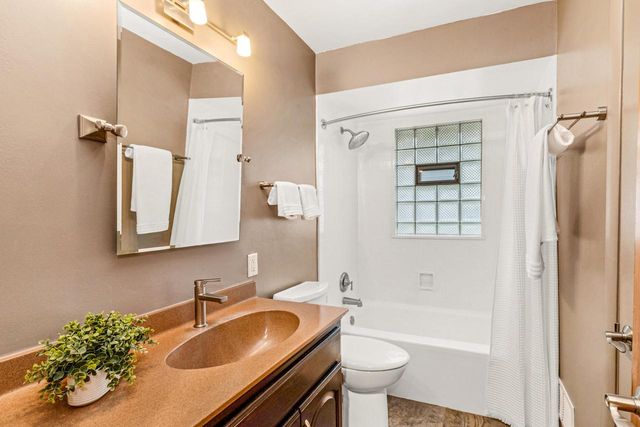 695 Meadow LANE, Elm Grove, WI 53122