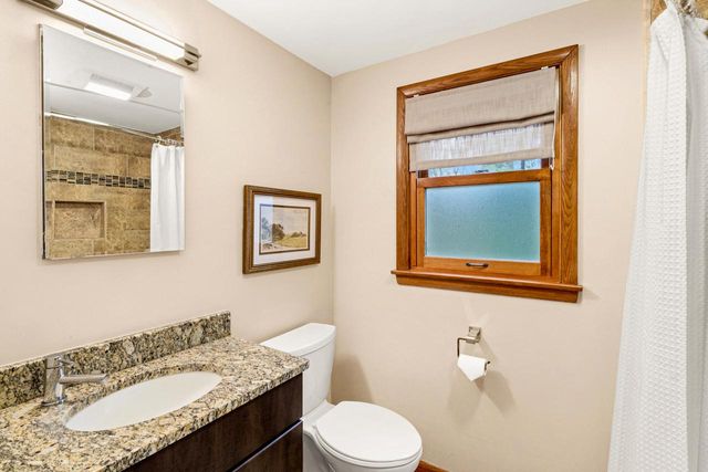 695 Meadow LANE, Elm Grove, WI 53122