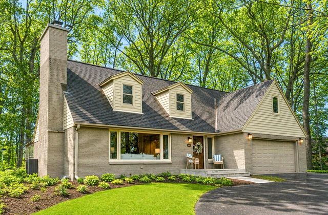 695 Meadow LANE, Elm Grove, WI 53122
