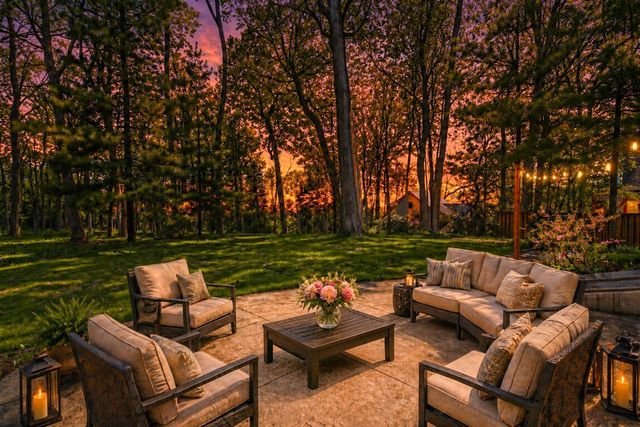 695 Meadow LANE, Elm Grove, WI 53122