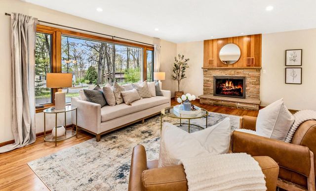 695 Meadow LANE, Elm Grove, WI 53122