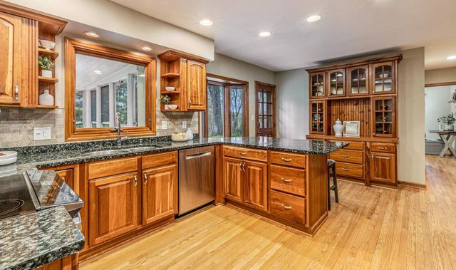 695 Meadow LANE, Elm Grove, WI 53122