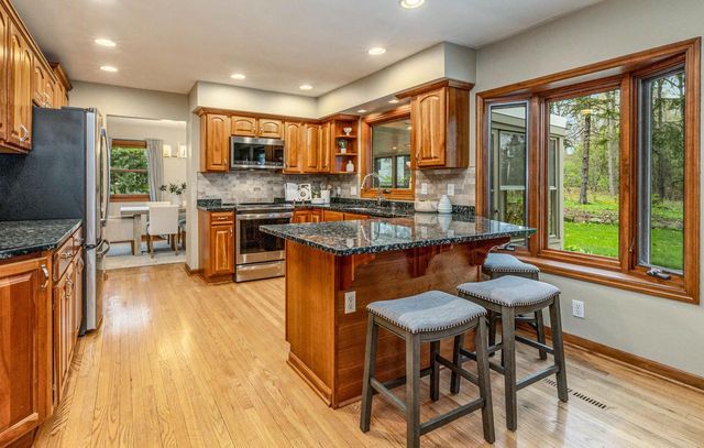 695 Meadow LANE, Elm Grove, WI 53122