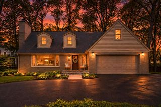 695 Meadow LANE, Elm Grove, WI 53122