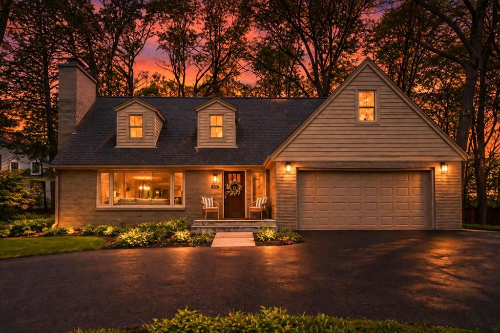 695 Meadow LANE, Elm Grove, WI 53122