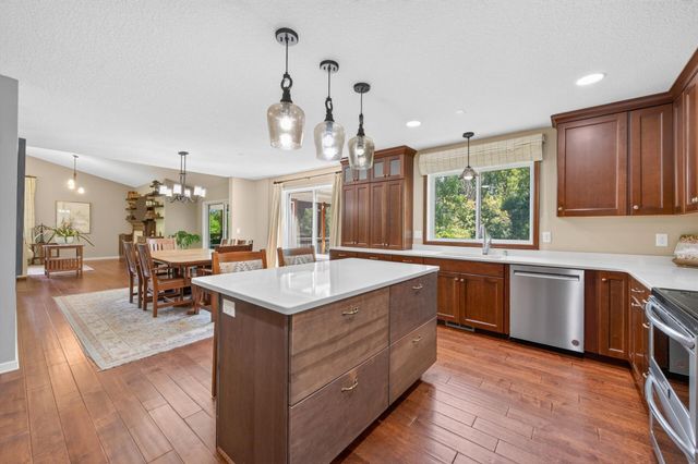 13707 Green Briar Drive, Minnetonka, MN 55305