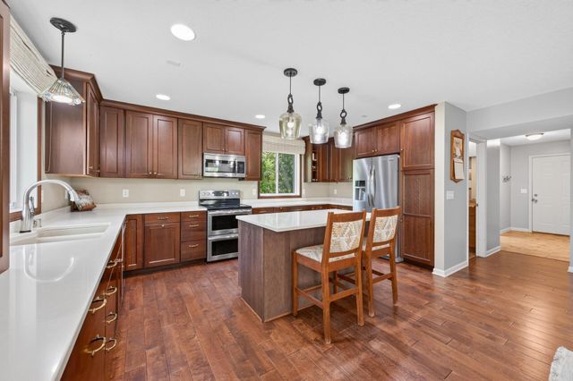 13707 Green Briar Drive, Minnetonka, MN 55305