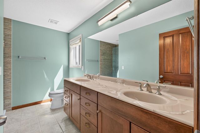 13707 Green Briar Drive, Minnetonka, MN 55305