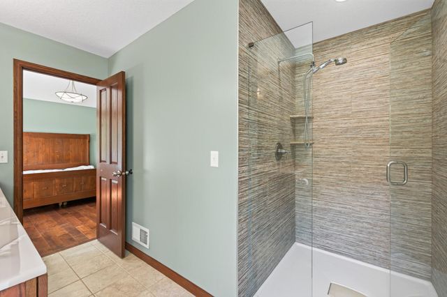 13707 Green Briar Drive, Minnetonka, MN 55305