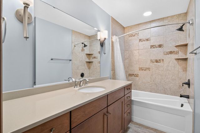 13707 Green Briar Drive, Minnetonka, MN 55305