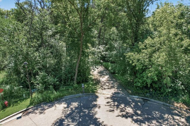 13707 Green Briar Drive, Minnetonka, MN 55305