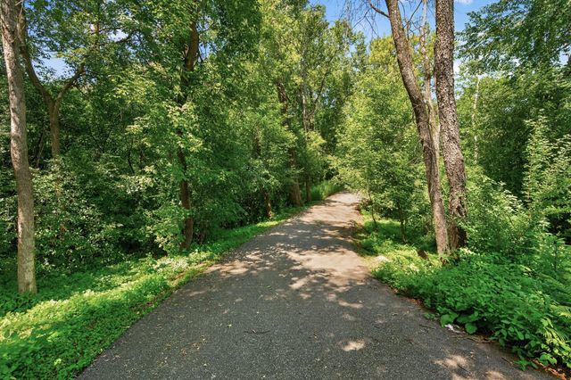 13707 Green Briar Drive, Minnetonka, MN 55305