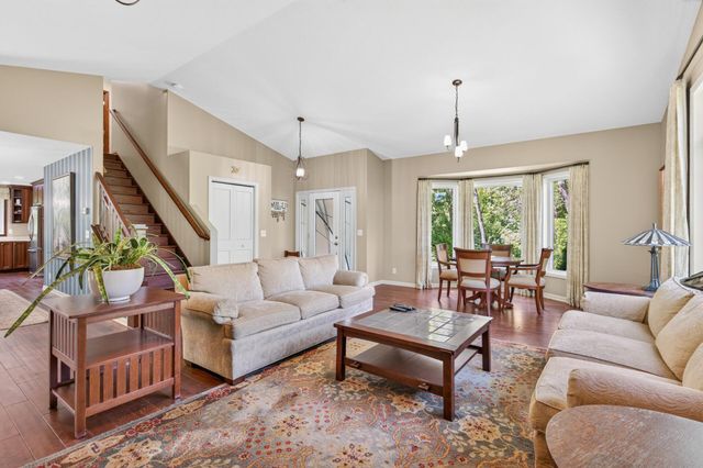 13707 Green Briar Drive, Minnetonka, MN 55305