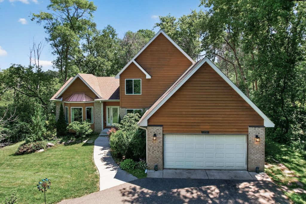 13707 Green Briar Drive, Minnetonka, MN 55305 — exterior
