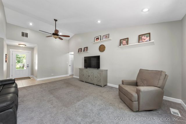 3120 Gresham Lane W, Aurora, IL 60504