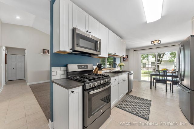 3120 Gresham Lane W, Aurora, IL 60504