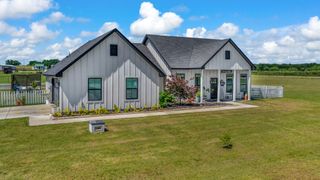 1000 Latigo Lane, Millsap, TX 76066