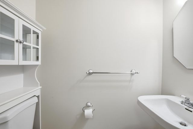 677 Mariner Way, Woodbury, MN 55129