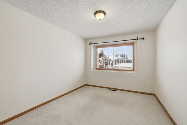 677 Mariner Way, Woodbury, MN 55129