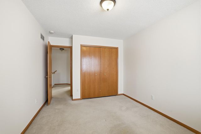 677 Mariner Way, Woodbury, MN 55129