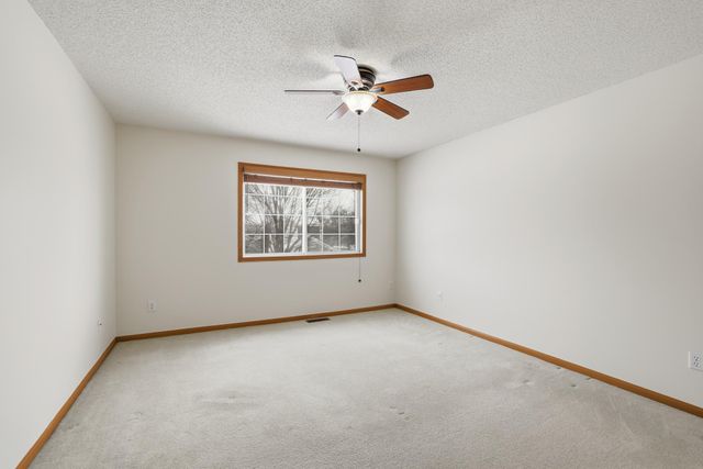 677 Mariner Way, Woodbury, MN 55129